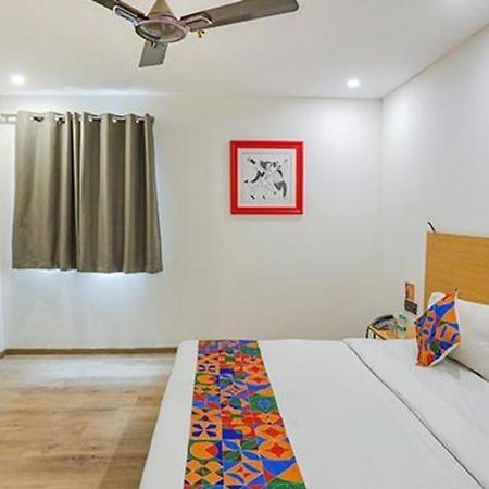 Fabhotel F9 Sector 58 Нойда Экстерьер фото