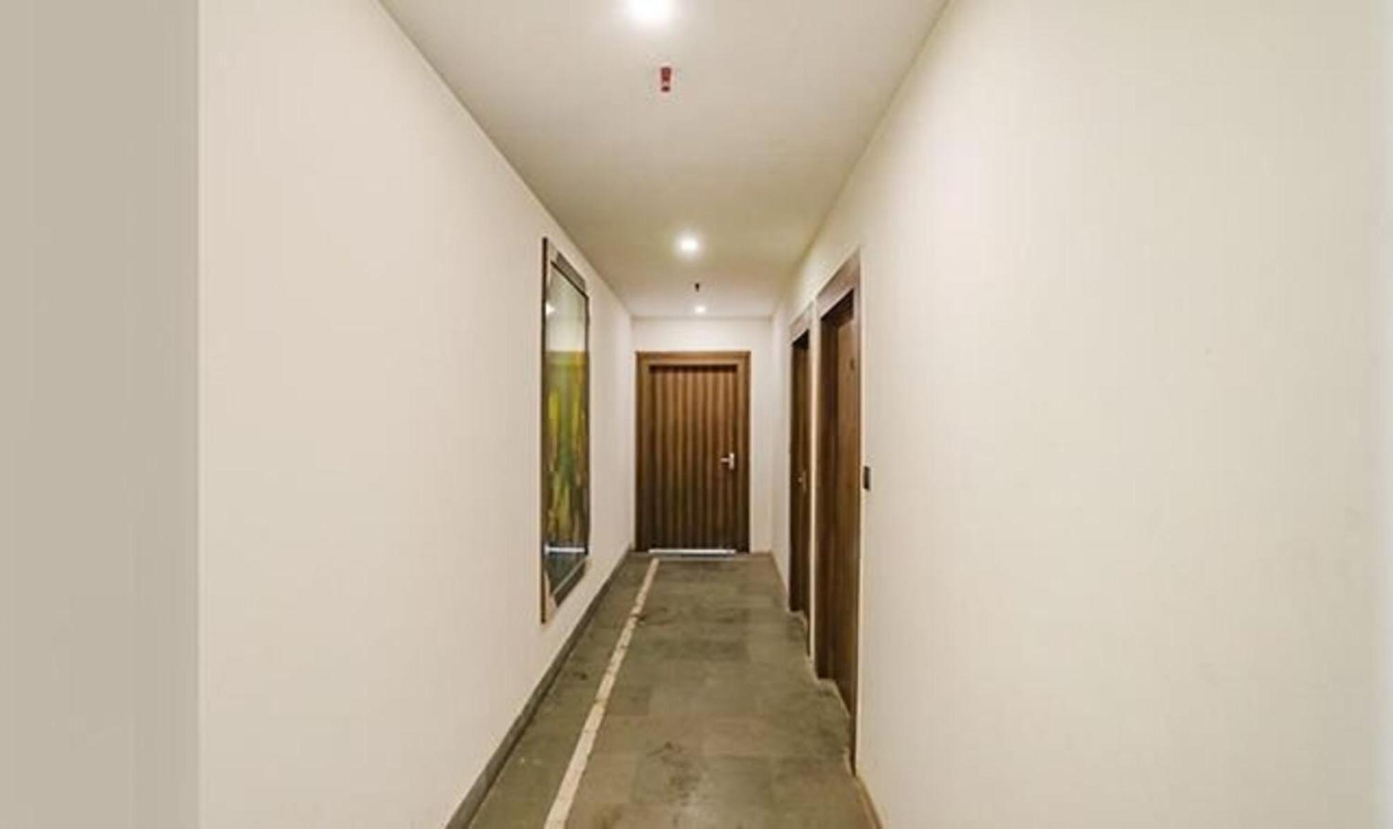 Fabhotel F9 Sector 58 Нойда Экстерьер фото
