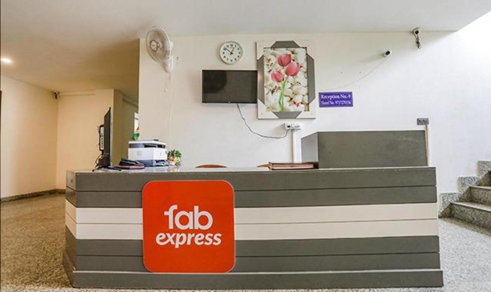 Fabhotel F9 Sector 58 Нойда Экстерьер фото