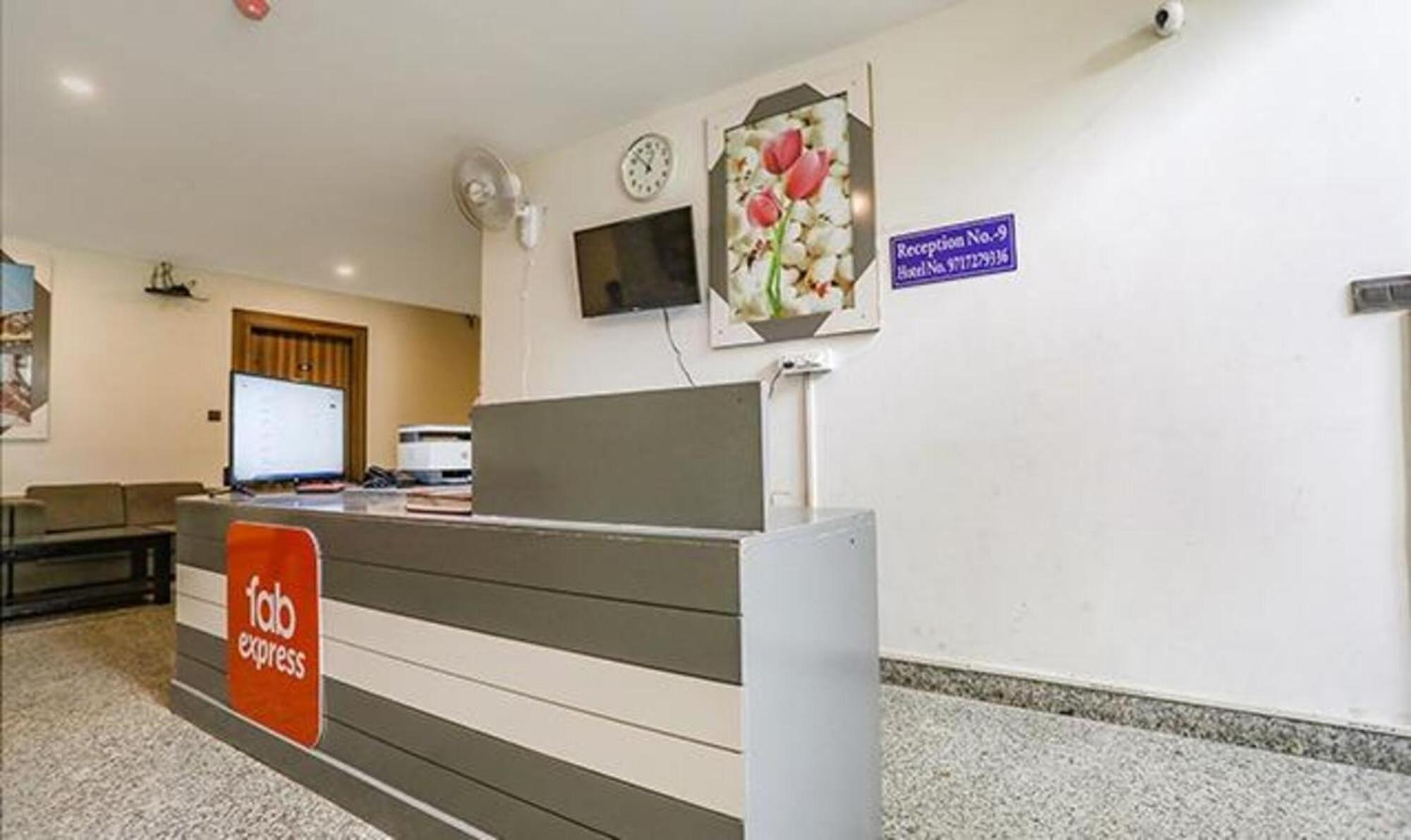 Fabhotel F9 Sector 58 Нойда Экстерьер фото