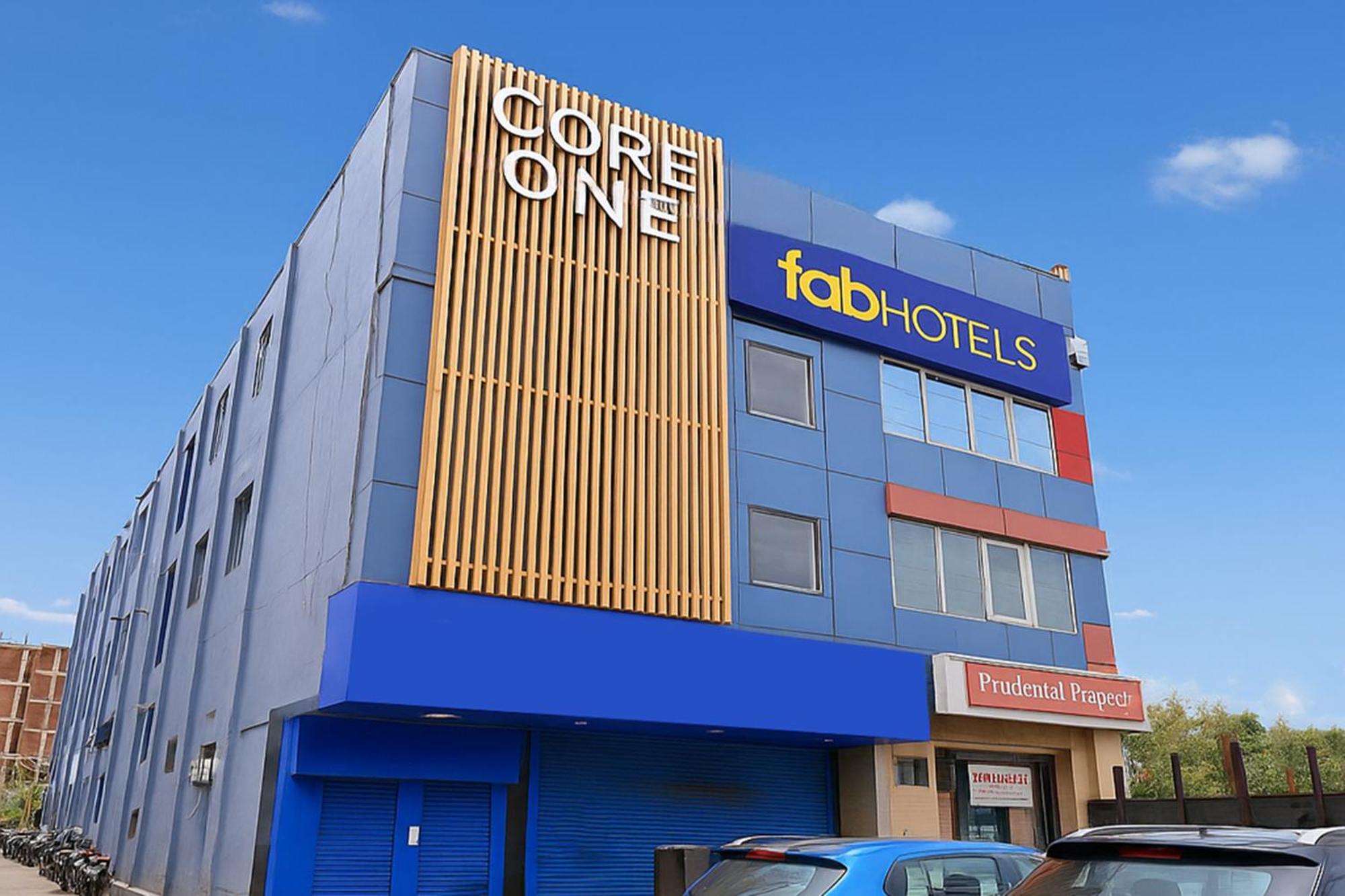 Fabhotel F9 Sector 58 Нойда Экстерьер фото